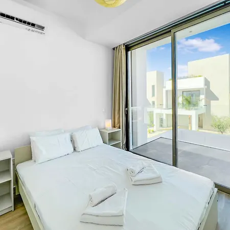 Azure Seaview - Garnet بروتاراس