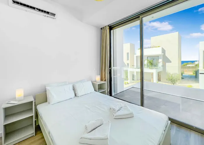 Azure Seaview - Garnet Protaras